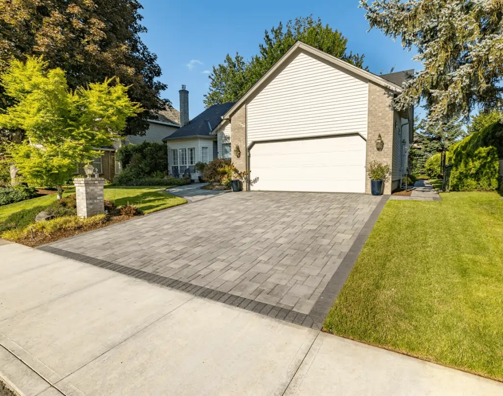 Concrete Garage Lawns - Nueva Era Landscaping
