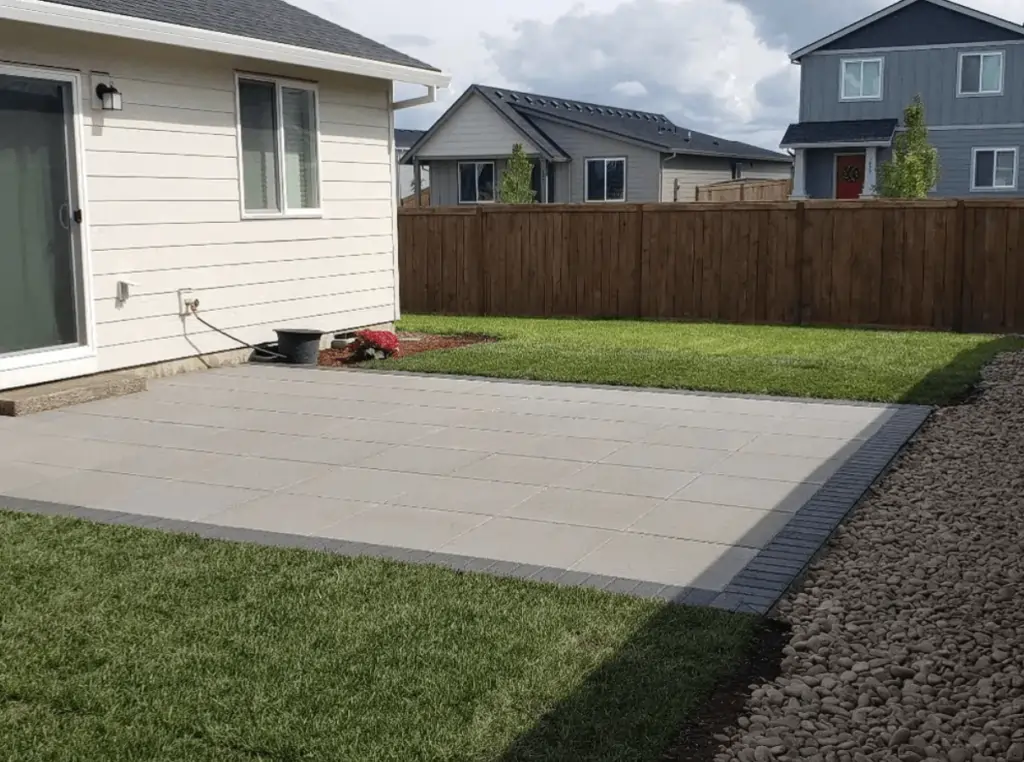 backyard lawn - Nueva Era Landscaping